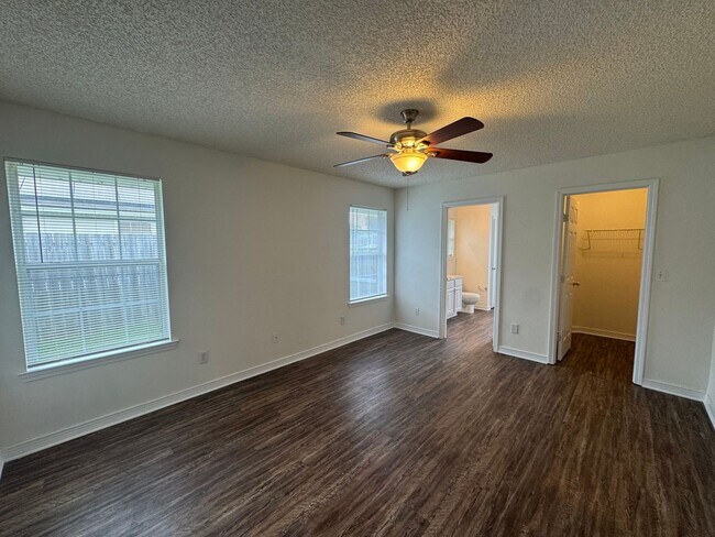 Building Photo - Move In Special 1/2 Off 1st Months Rent! 4...
