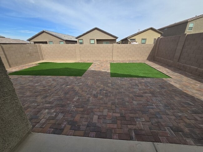 Building Photo - Freshly updated 3 bedroom/ 2 bath Home