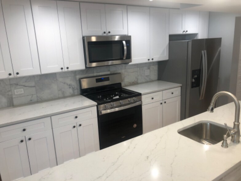 Building Photo - 1826 W Erie St