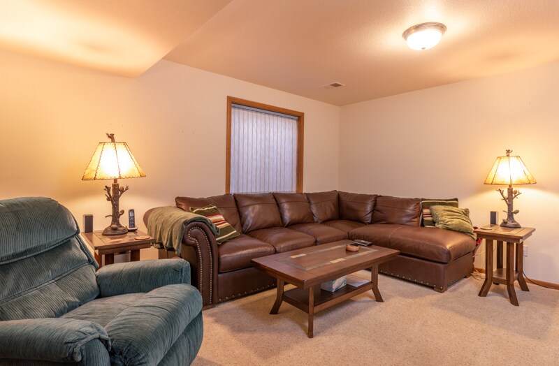 basement den - 2338 Moorgate Dr