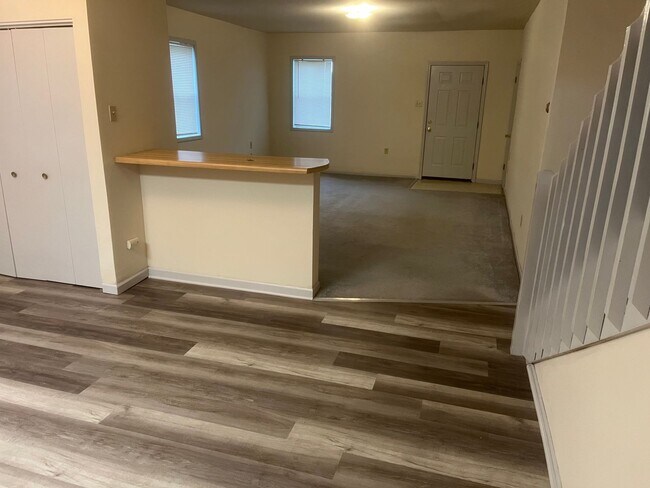 Building Photo - 1605 Hinkson Ave