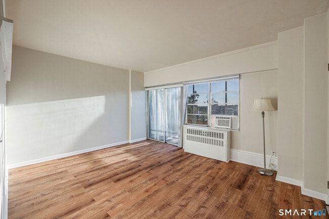 Building Photo - 80 Cartright St