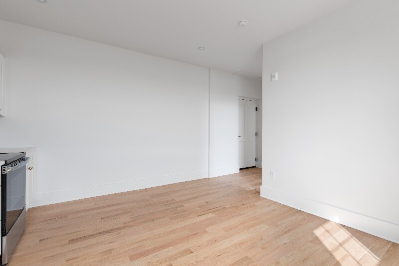 Building Photo - 31 Hope St