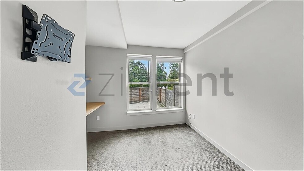 Building Photo - Unit