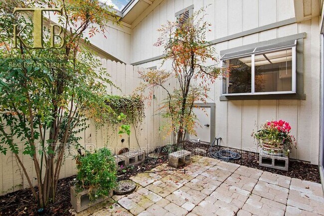 Building Photo - 4751 Knapp Way