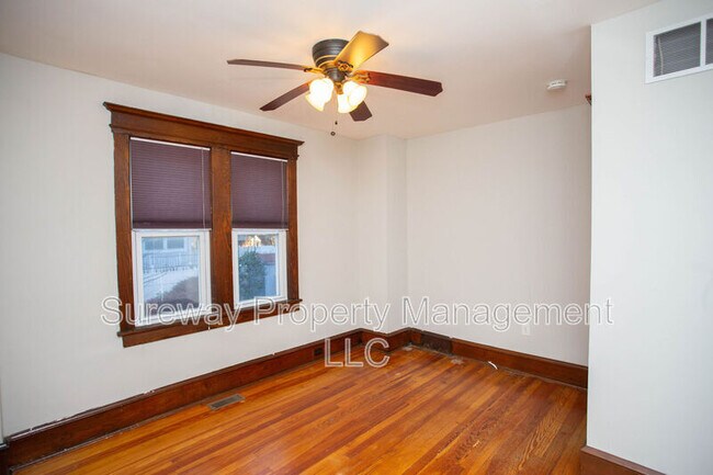 Building Photo - 5753 Rogers Ave