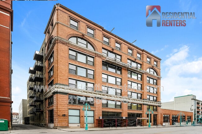 Primary Photo - 239 E Chicago St