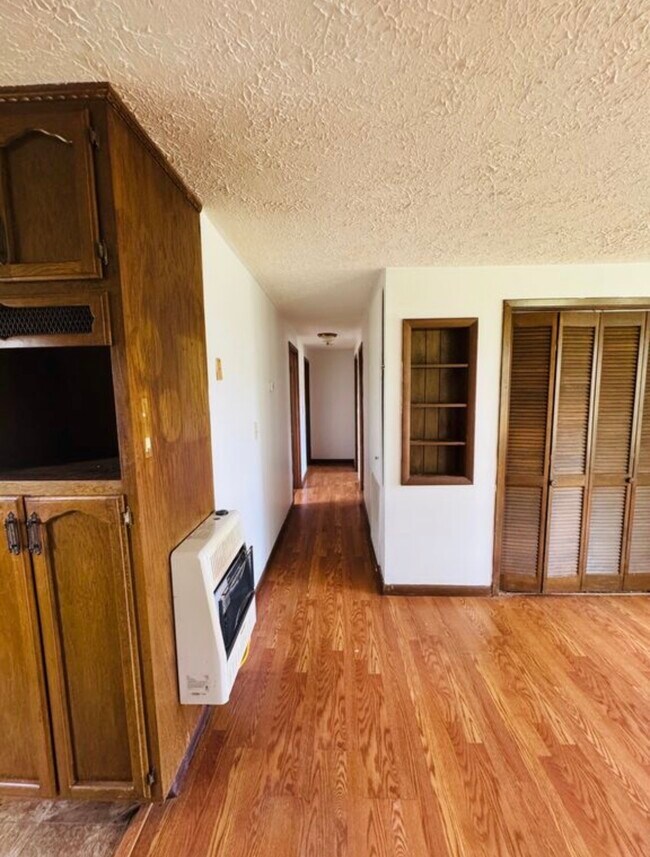 Building Photo - 572 Lexington Dr