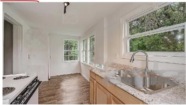 Building Photo - 1718 Mc Millan St