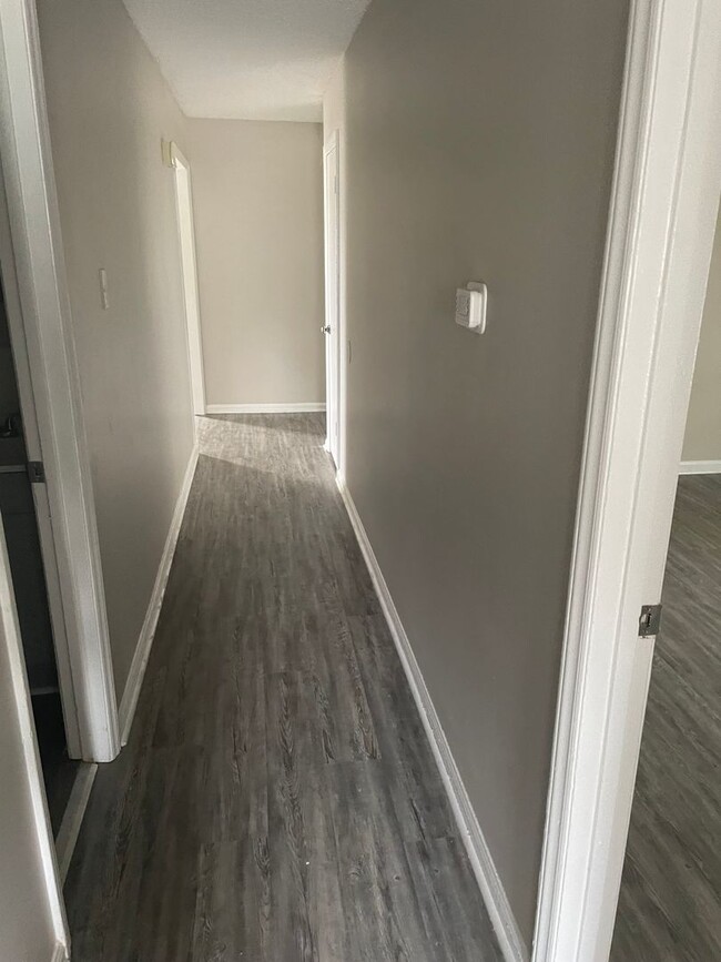 Building Photo - 624 Marlee Dr