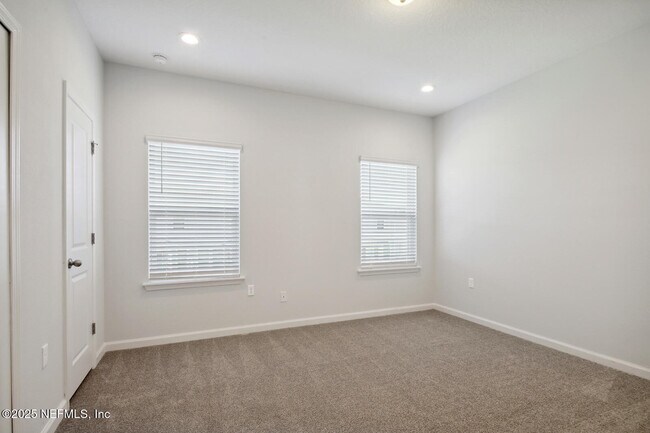 Building Photo - 95 Pinebury Ln