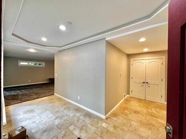 Building Photo - Rare Kent Gem, 3 BR | 3 BA | 2 DEN | 0.41 ...