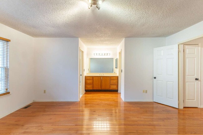 Building Photo - Welcome to your new home in the heart of T...