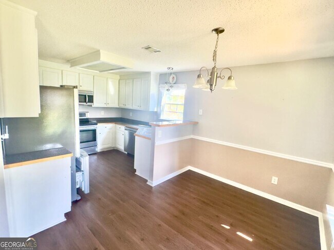 Building Photo - 211 Lucas Way