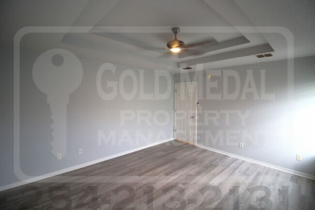 Building Photo - Beautiful 3-bed, 2-bath home now available...