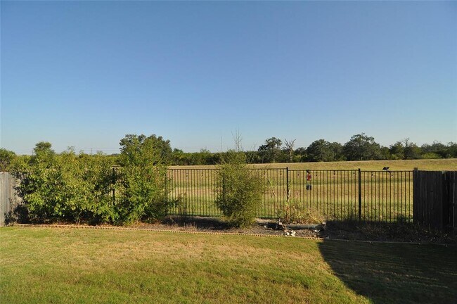 Building Photo - 150 Russet Trl