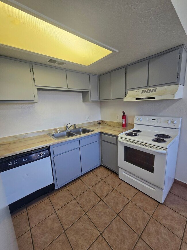 Building Photo - Comfortable 2 Bedroom Rio Rancho Apartment