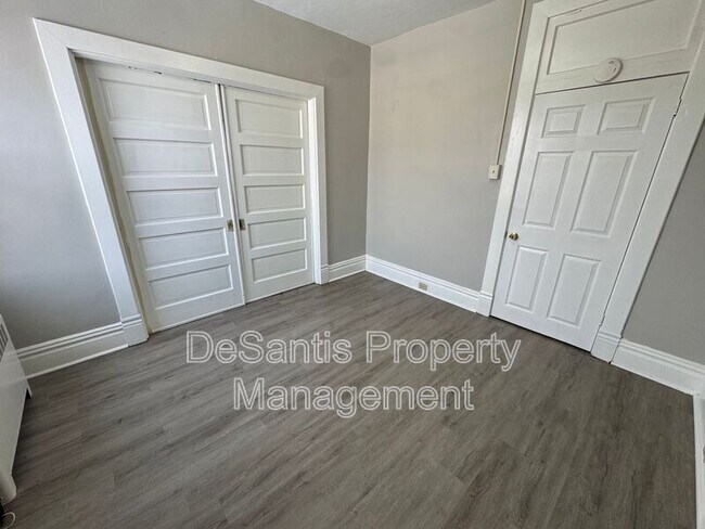Building Photo - 810 Amity St