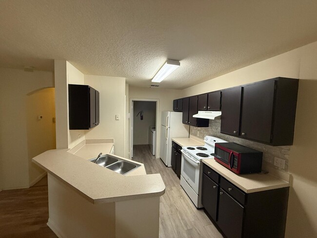Building Photo - 6512 Swissco Dr