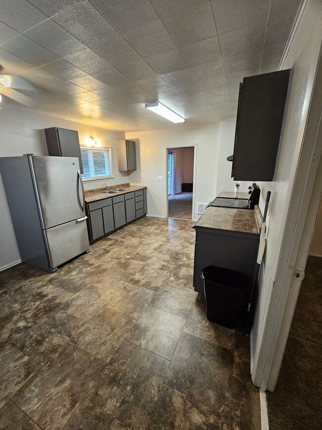 Building Photo - 2 bedroom with fully fenced yard in bremer...
