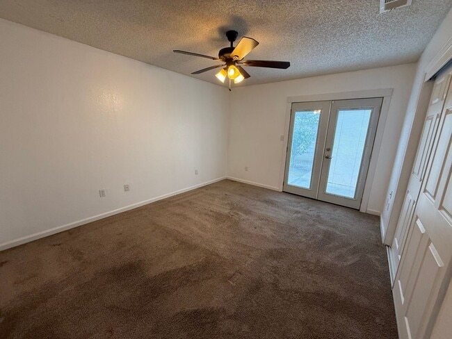 Building Photo - Charming 4-Bedroom Home in Delano!