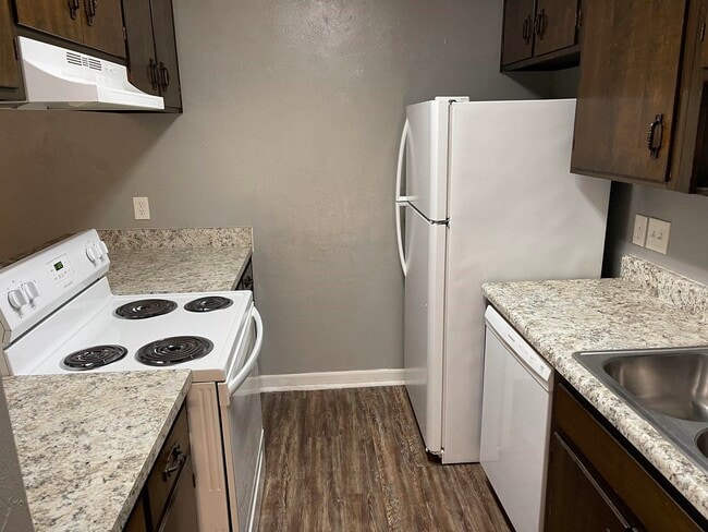 Building Photo - 2010 Bradford Ct