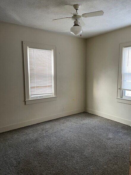 Building Photo - 5179 N Riverview Dr