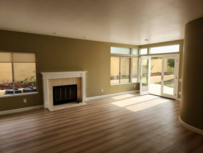 Building Photo - Carmel Valley 4 Bedroom House
