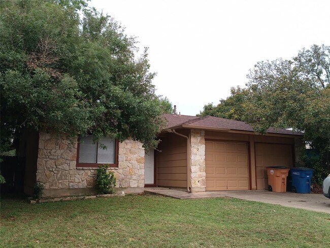 Primary Photo - 2672 Piping Rock Trail