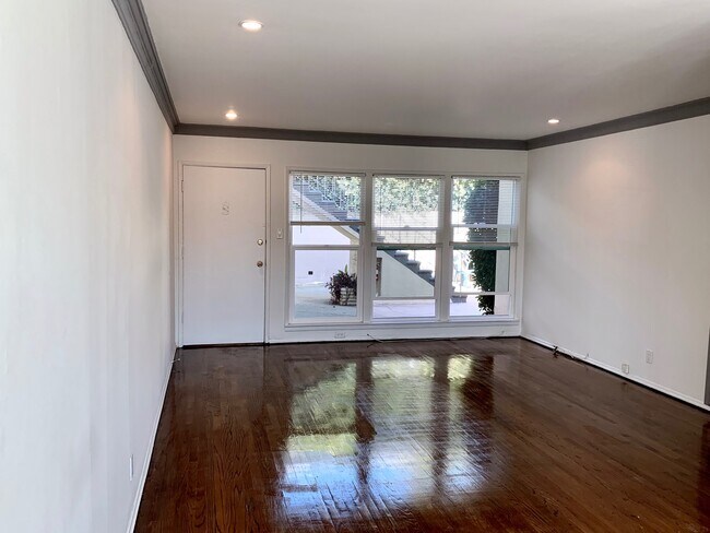 Building Photo - 9001 Monte Mar Dr