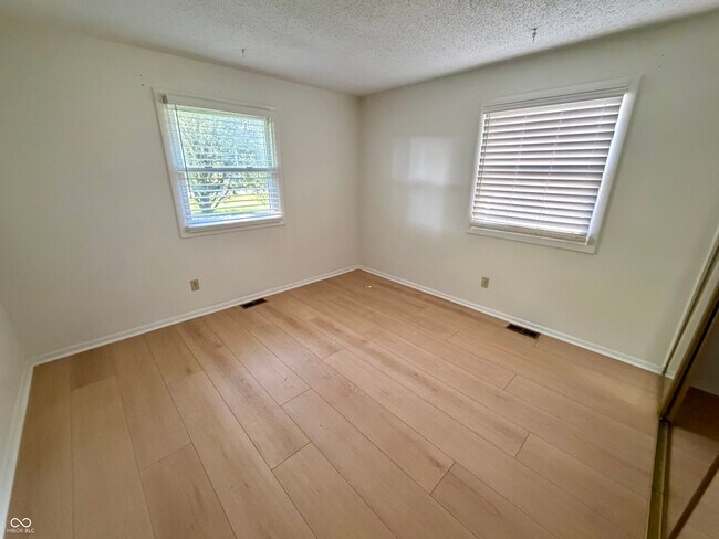 Building Photo - 8856 Moll Dr
