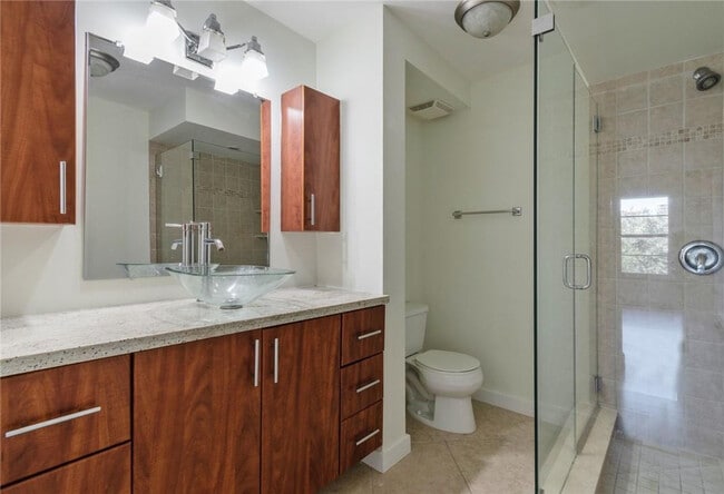 Building Photo - 950 Ponce De Leon Rd