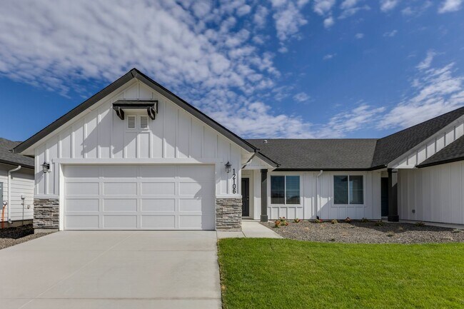 Building Photo - Adorable and affordable attached townhome for rent in Nampa! A must see!