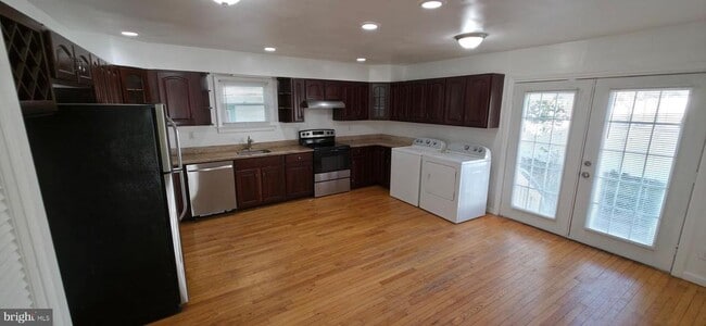 Building Photo - 107 River Rd Dr