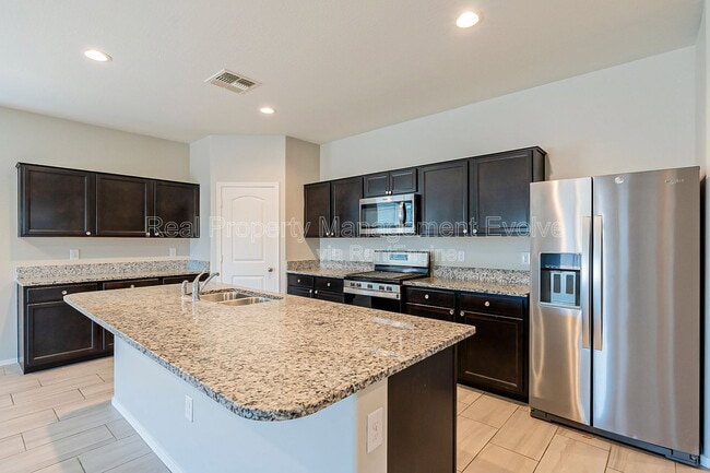 Building Photo - 3032 N 310th Ln