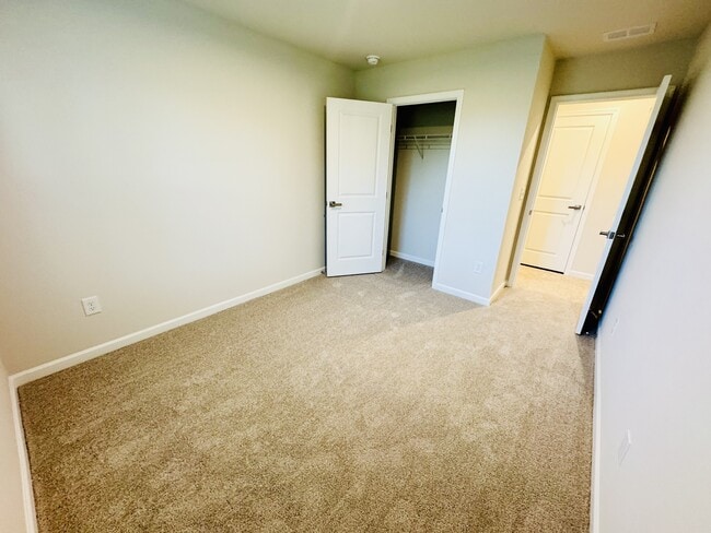 Building Photo - 405 Myrtle Mdws Dr