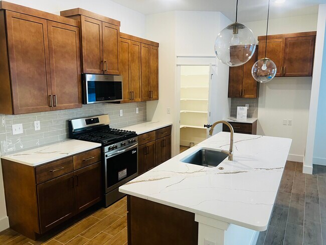 Building Photo - 251 Kristen Ln