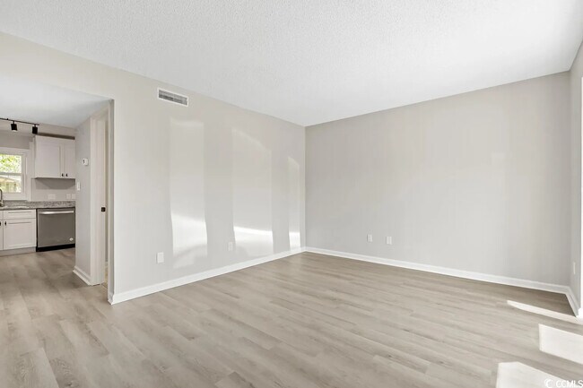 Building Photo - 708 65th Ave N