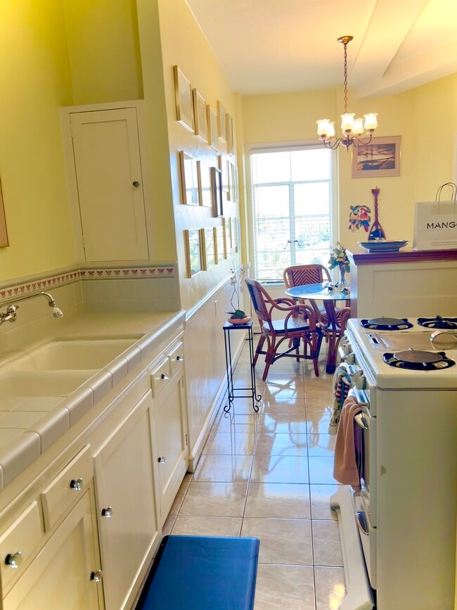 Building Photo - 800 E Ocean Blvd