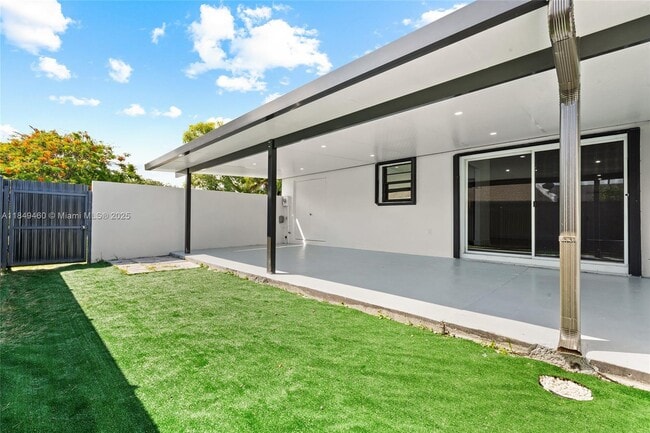 Building Photo - 5402 SW 138th Pl