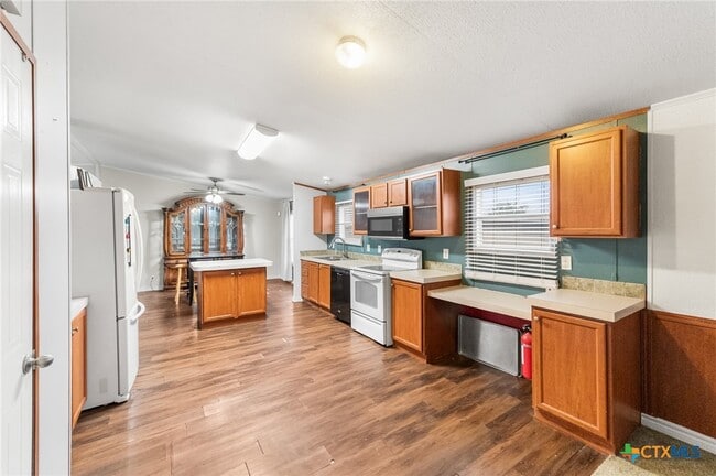 Building Photo - 2676 Pahmeyer Rd