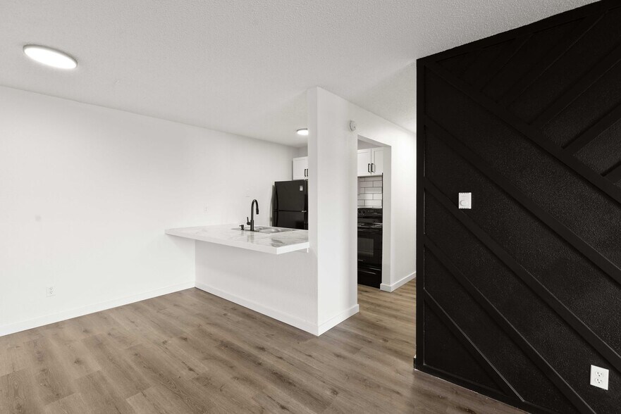 Building Photo - Cypress I