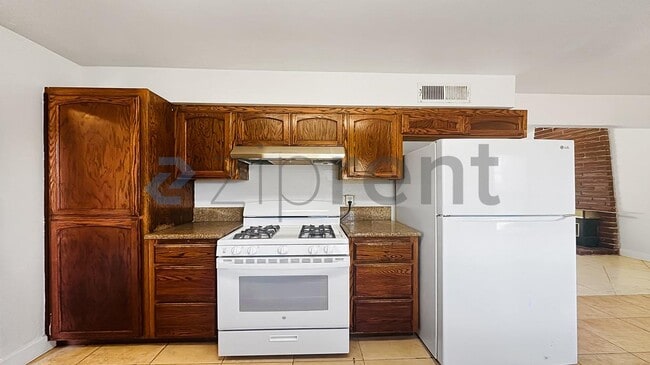 Building Photo - 4109 N Cornelia Ave