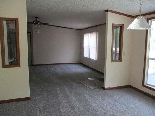 Building Photo - 102 Thomas Jefferson Dr