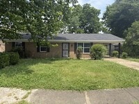 Building Photo - 905 Maple Dr