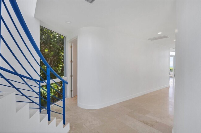 Building Photo - Beach Access & Gulf Views From This Incred...