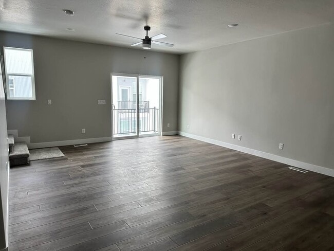 Building Photo - 1069 S 2560 E