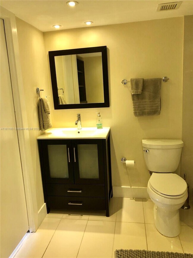 Building Photo - 401 Ocean Dr