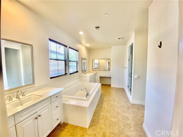 Building Photo - 124 Coyote Brush