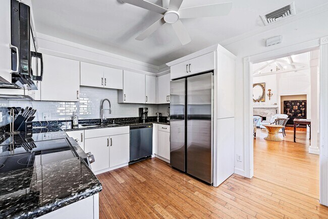Building Photo - 5 N Beach Rd